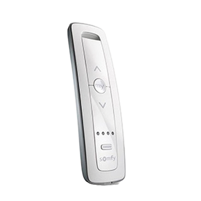 Imagen de Control remoto 5 canales para motores de persiana Somfy con señal inalámbrica, instrucciones: sube, baja y detener, con posición favorita programada.