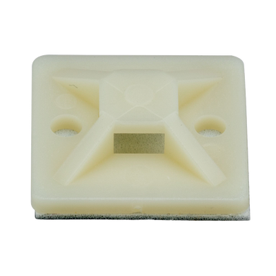 Imagen de Montaje-Sujetador Adhesivo STRONGHOLD de 4 Vías de 3/4" x 3/4" x 1/4", Color Natural,  Nylon 6.6 Retardante de Llamas V-2, Paquete de 100pz