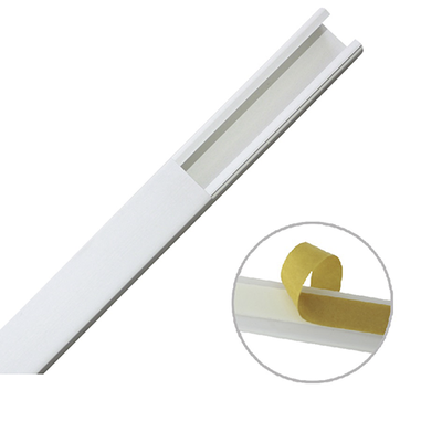 Imagen de Canaleta color blanco de PVC auto extinguible de una vía, 20 x 17 mm tramo 6 pies, con cinta adhesiva (5201-21252)