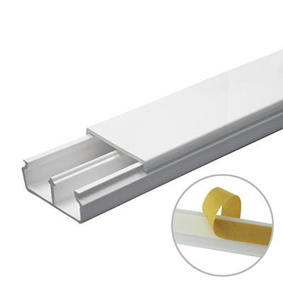 Imagen de Canaleta en color blanco de PVC auto extinguible, con divisón 35 x 17, tramo de 6 pies, con cinta adhesiva (5301-21252)