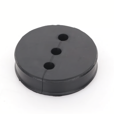 Imagen de Inserto de Caucho de 4" Con Tres Orificios para Cable de 3/8 in